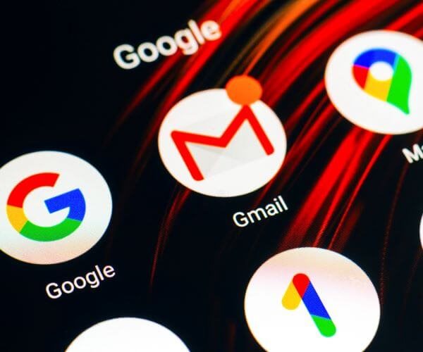 Big Drops in Tech Giants Weigh on Wall Street