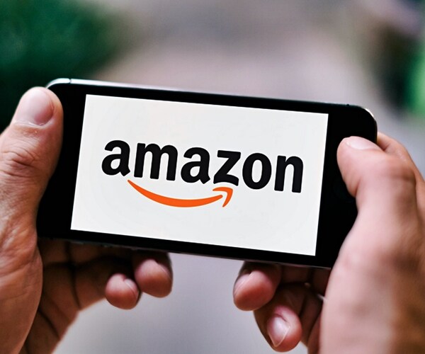 Amazon Drivers Are Hanging Smartphones in Trees to Get More Work