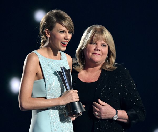 Taylor Swift Reveals Her Mother Is Battling Brain Tumor