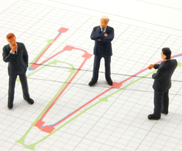 America's Bond Traders Are on Edge as Central Banks Debate Rates