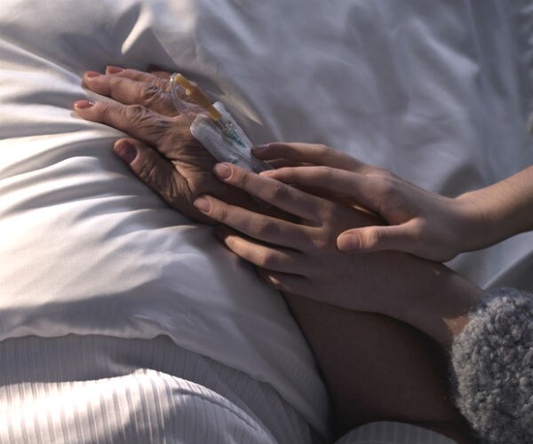 Study: Costly End-of-Life Cancer Care Doesn't Improve Outcome