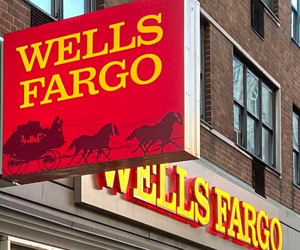 Wells Fargo: Stock Rally to Broaden Beyond Mega-Caps
