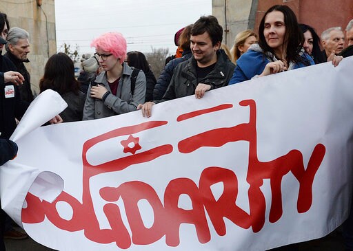 Hundreds of Poles Gather to Express Solidarity with Jews