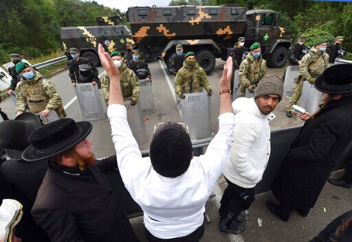 Jewish Pilgrims Retreat from Ukrainian Border