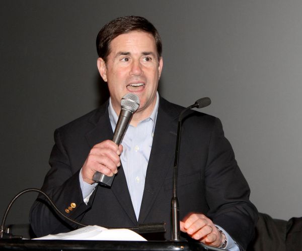 Shaming 'Deadbeat' Dads on Twitter Is Arizona's Newest Initiative