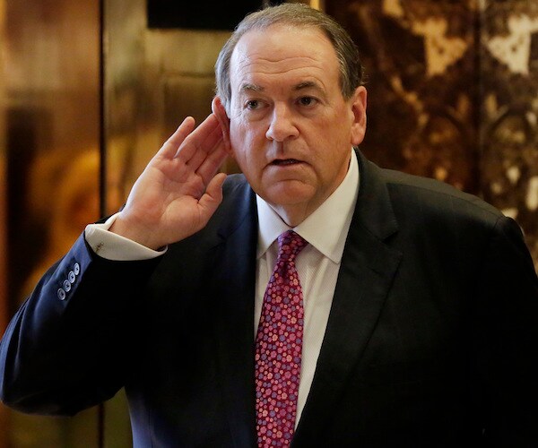 Huckabee: Intel Community Needs to Respect Trump