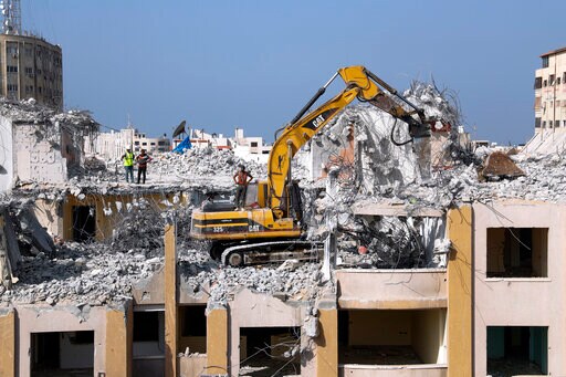 Rubble Brings Opportunity, and Risk, in War-scarred Gaza