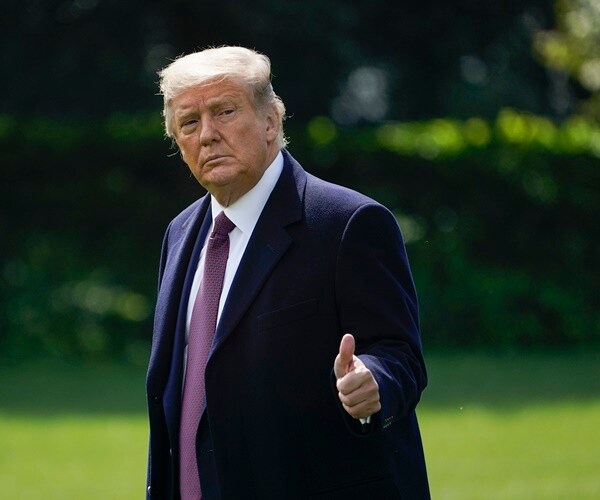 president donald trump makes a thumbs up sign