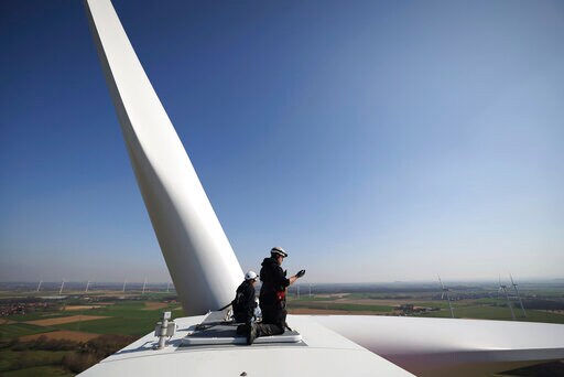 Bountiful Wind, Sun Boost German Renewable Power This Year