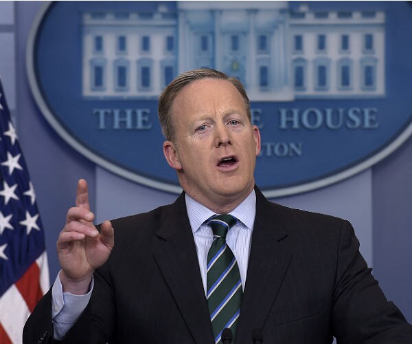 Sean Spicer: No Parity in Russia Probe