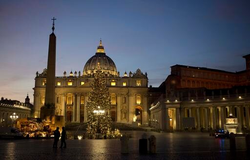 Pope Celebrates Christmas Eve Mass after Year of Peace Pleas