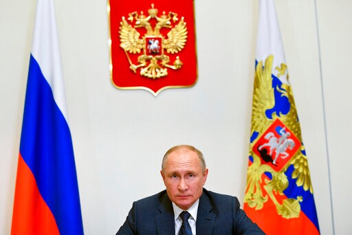 Putin Orders 'large-scale' Vaccination of Doctors, Teachers
