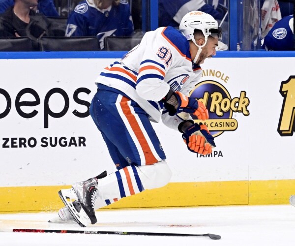 Oilers' Evander Kane Hospitalized With Serious Cut on Wrist