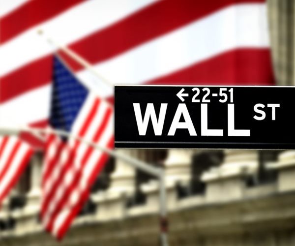 Wall Street Bankers to Get Smaller Bonuses in 2023