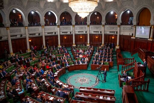 Tunisia Approves Government after Months of Deadlock