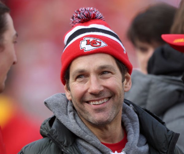 paul rudd attends a football game
