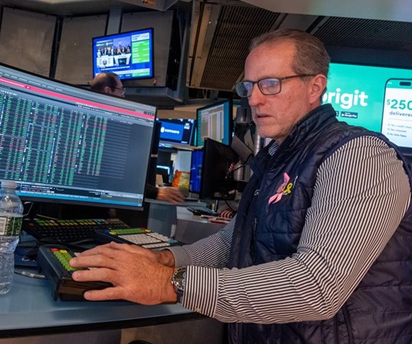 Wall Street Rises to the Cusp of Its Record Highs