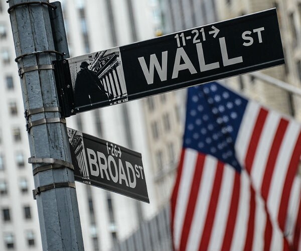 Dems Criticize Trump's SEC Wall Street Pick