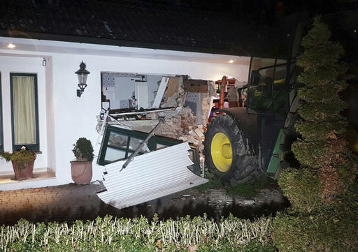 Thief in Germany Drives Tractor through Wall, Steals Safe
