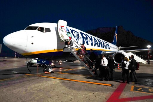 Budget Carrier Ryanair Cuts Flights as Contagions Increase