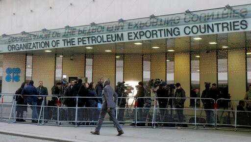 OPEC Members Expected to Agree Cut in Crude Production