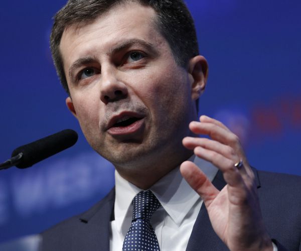 Buttigieg Rally Draws 2,000 In Iowa