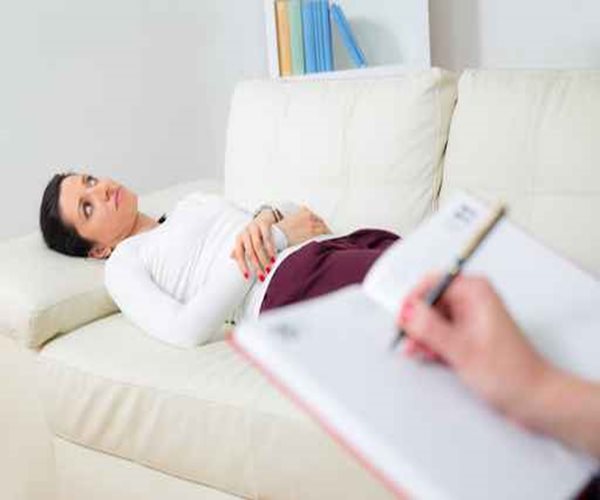 Talk Therapy, Antidepressants Offer Similar Results for Major Depression