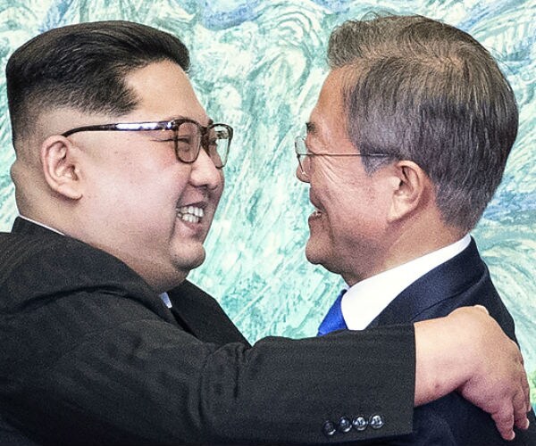 Report: Kim Didn't Smoke During Peace Talks