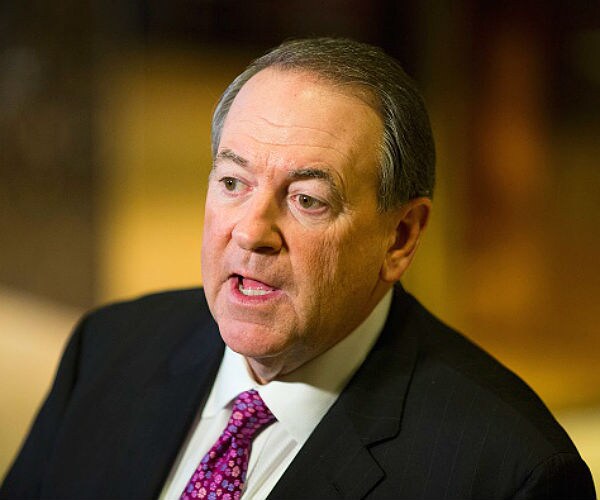 Huckabee: 'Join Hands Instead of Pointing Fingers in 2017'