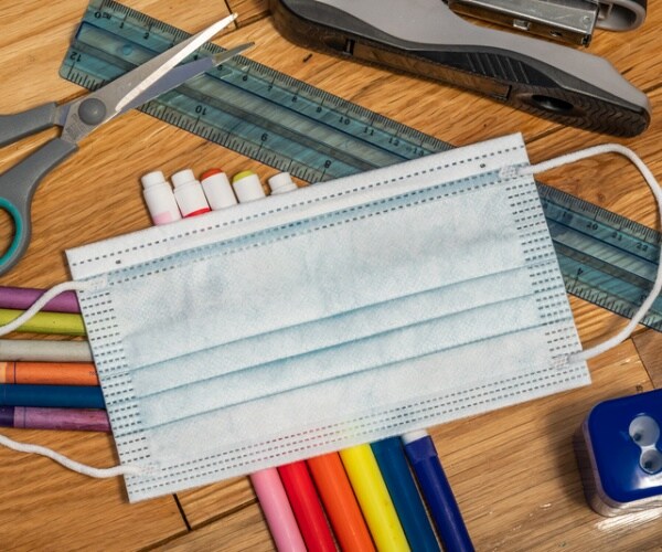 Texas School Requires Masks in Defiance of Abbott Ban