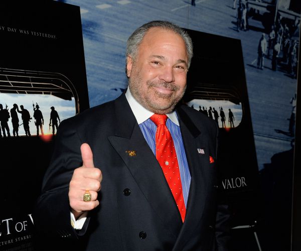 bo dietl gives a thumbs up on the red carpet of the new york premiere of act of valor movie