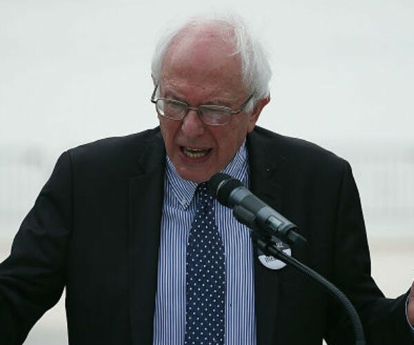 Bernie Sanders Not Amused by NYT Blogger's Question About Hair