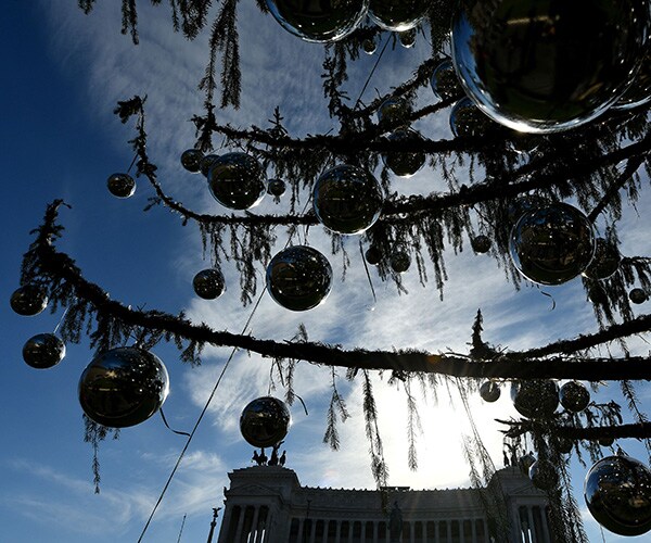 Rome's Christmas Tree Looks 'Mangy,' Residents Opine