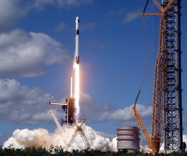 SpaceX Rockets to Space Station Ferrying NASA Crew, Russian