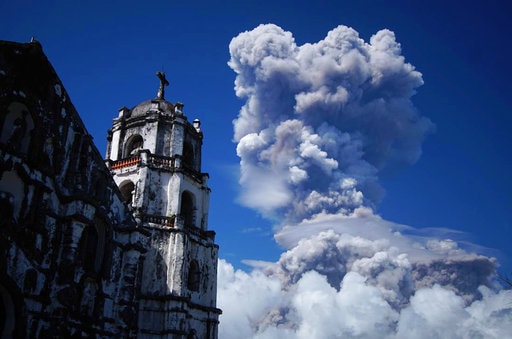 Philippine Volcano Spews Fountains of Lava, Big Ash Plumes