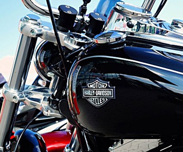 Barron's: Slowing Sales, Strong Dollar Could Hit Harley Stock