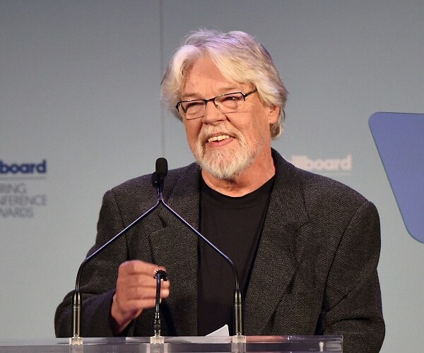 bob seger speaks into mic