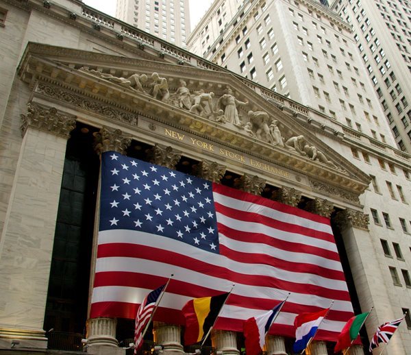 US Stock Futures Edge Higher as Investors Assess China Reopening