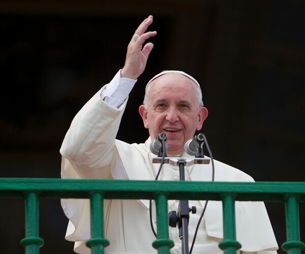 Pope Urges Faithful to Consult Bible as Often as Cellphones