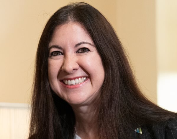 Fed Officials Steer Cautiously Toward Potential Rate Cuts