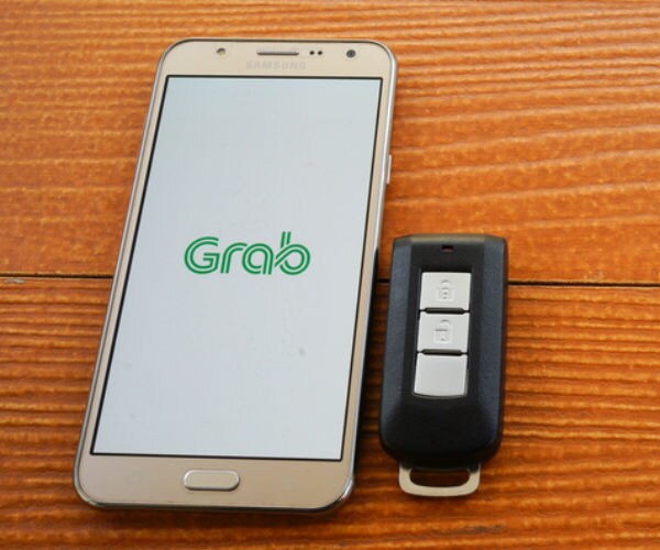 Grab Builds Financing in Fight for Car-Sharing Dominance