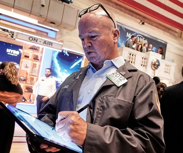 Nasdaq, S&P 500 Rise Along With Alphabet, Apple