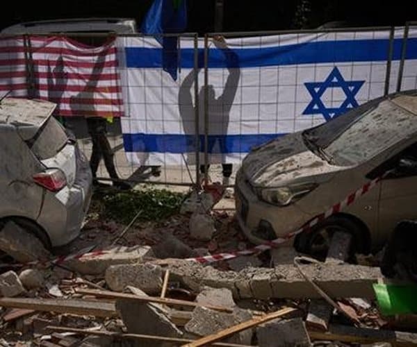 Both Sides in Iran War Ratchet Up Attacks on Energy Facilities; Oil Prices Keep Surging