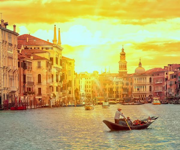 Catastrophe Looms as Tourists Leave Italy, Virus Leaves $29B Gap