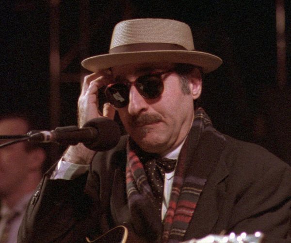 Eccentric Singer Leon Redbone Dies at 69