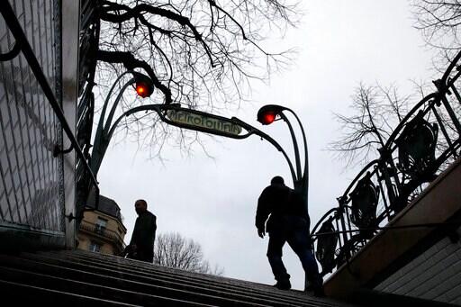 France Enters Crucial Week of Talks with Unions on Pensions