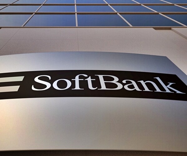 SoftBank Becomes First Japan Firm to Forgo IPO Price Range