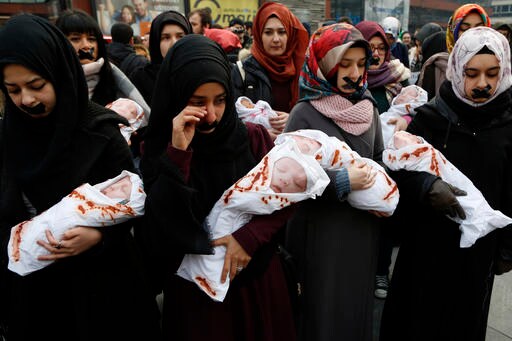 Hundreds Gather in Sarajevo to Rally for Peace in Syria