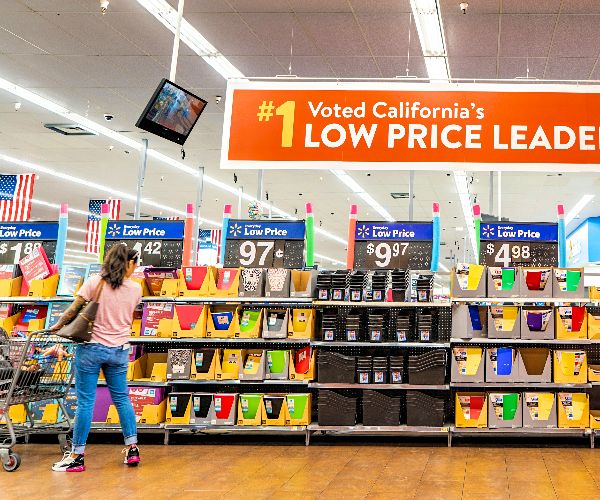 S&P 500 Backs Off on Weak Telecom Stocks Despite Strong Retail Earnings