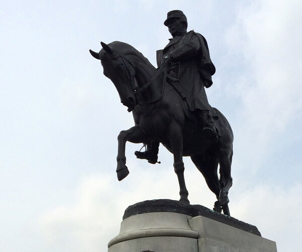 New Orleans Sued to Save Statue of Confederate General 